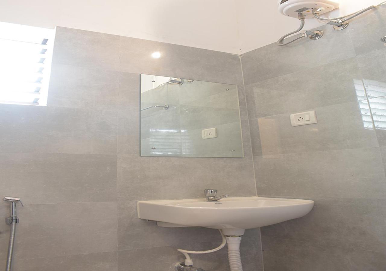 The Greenstar Inn Premium บูบันเนสชวาร์ ภายนอก รูปภาพ