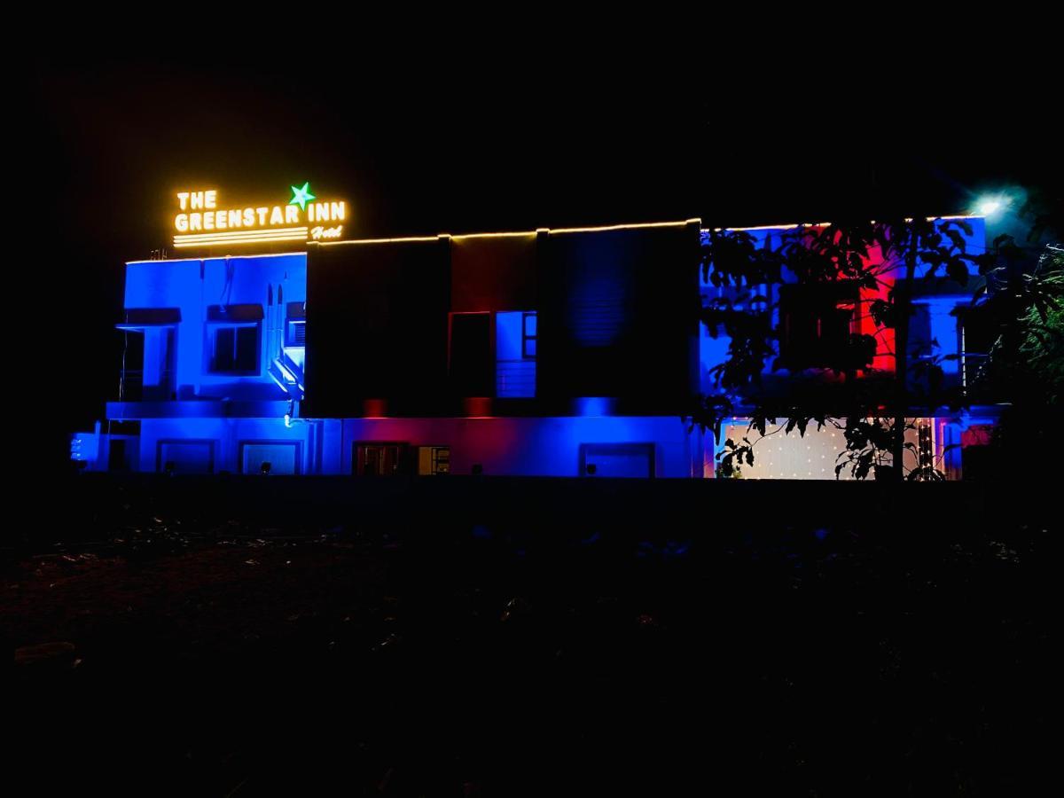 The Greenstar Inn Premium บูบันเนสชวาร์ ภายนอก รูปภาพ