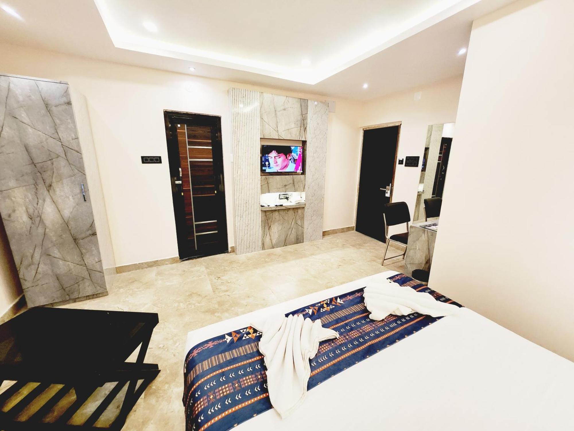 The Greenstar Inn Premium บูบันเนสชวาร์ ภายนอก รูปภาพ