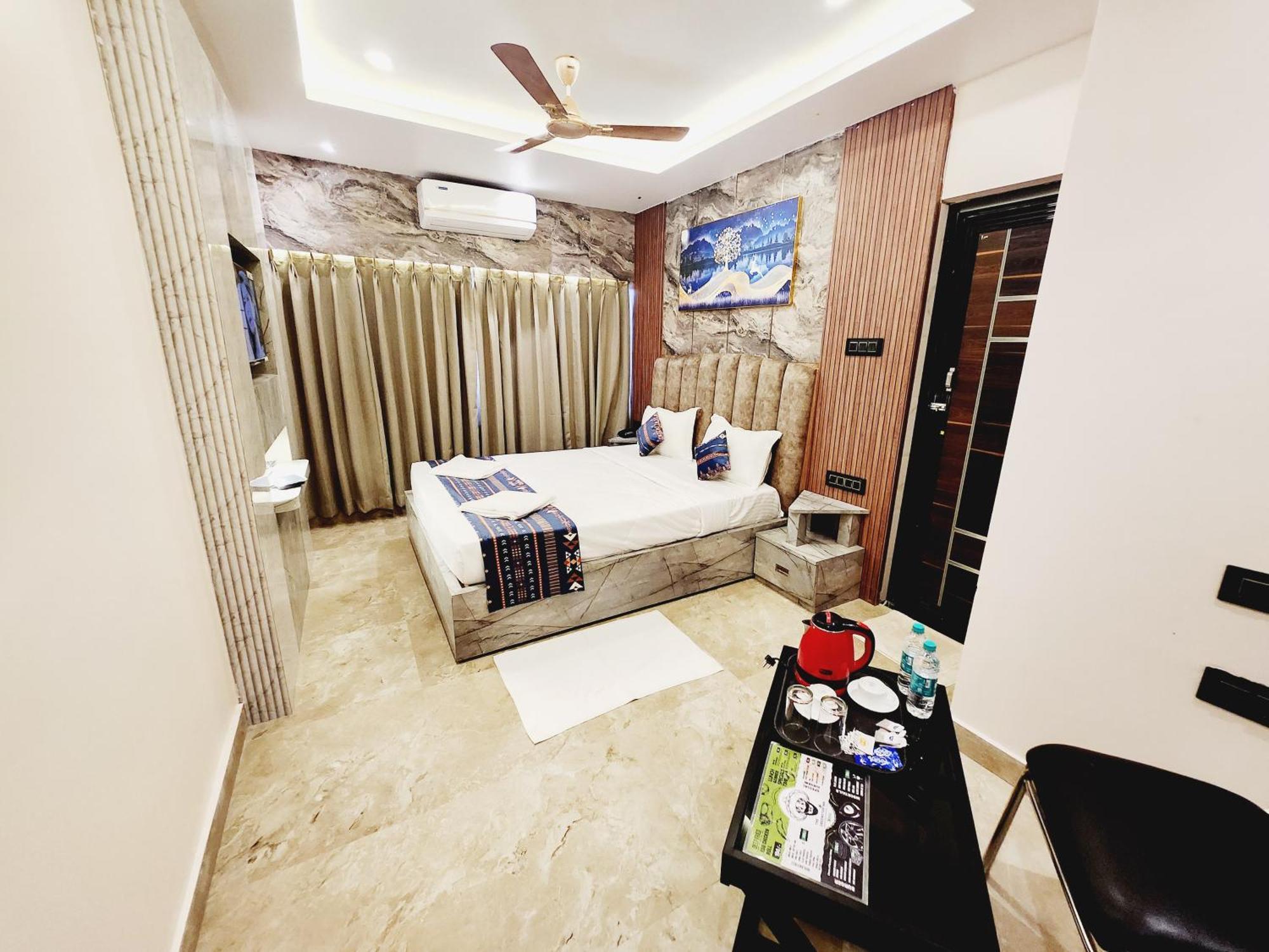 The Greenstar Inn Premium บูบันเนสชวาร์ ภายนอก รูปภาพ