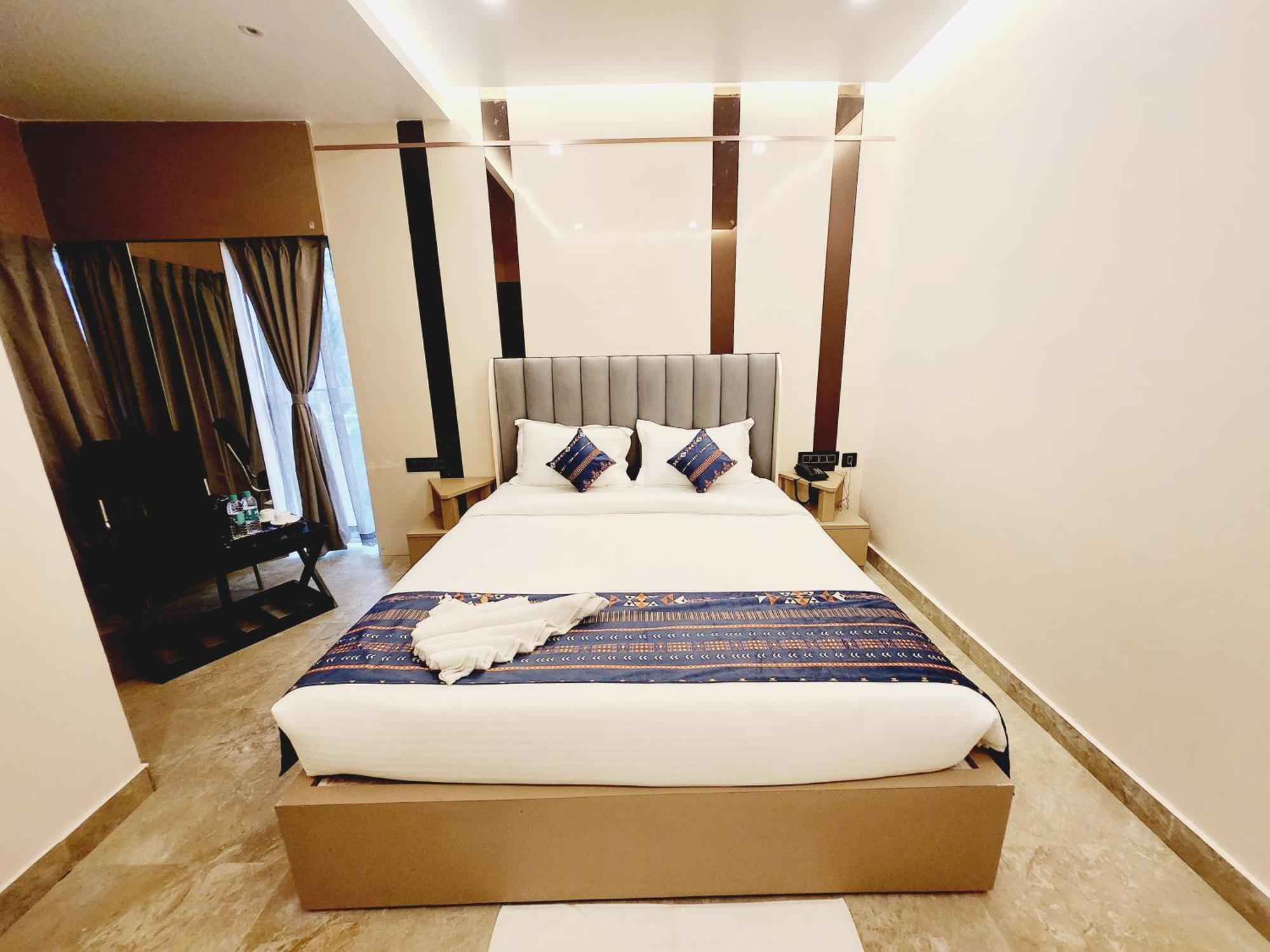 The Greenstar Inn Premium บูบันเนสชวาร์ ภายนอก รูปภาพ