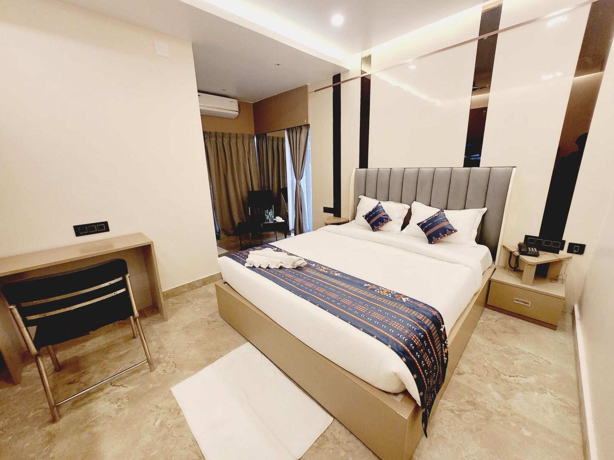 The Greenstar Inn Premium บูบันเนสชวาร์ ภายนอก รูปภาพ