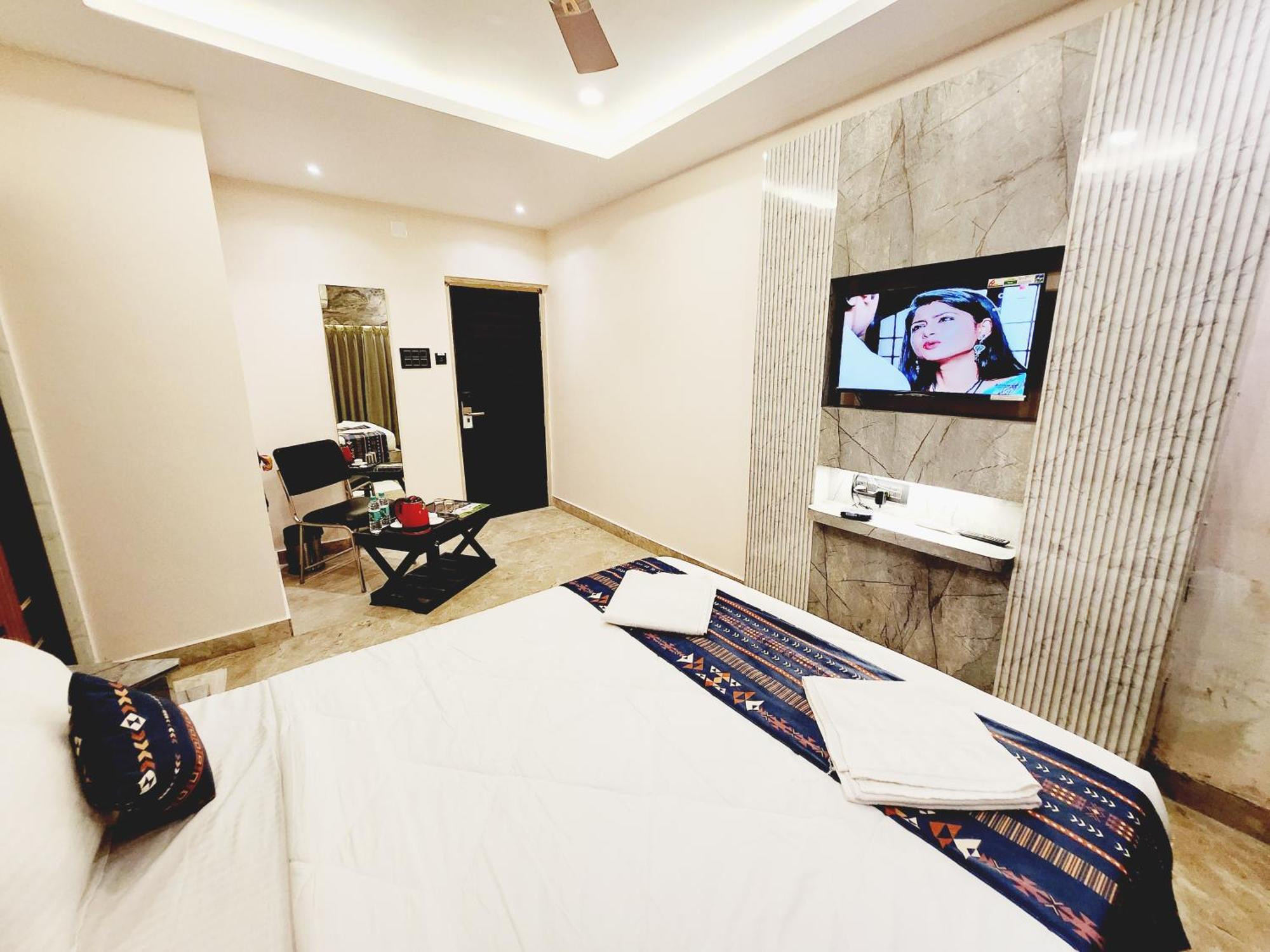 The Greenstar Inn Premium บูบันเนสชวาร์ ภายนอก รูปภาพ