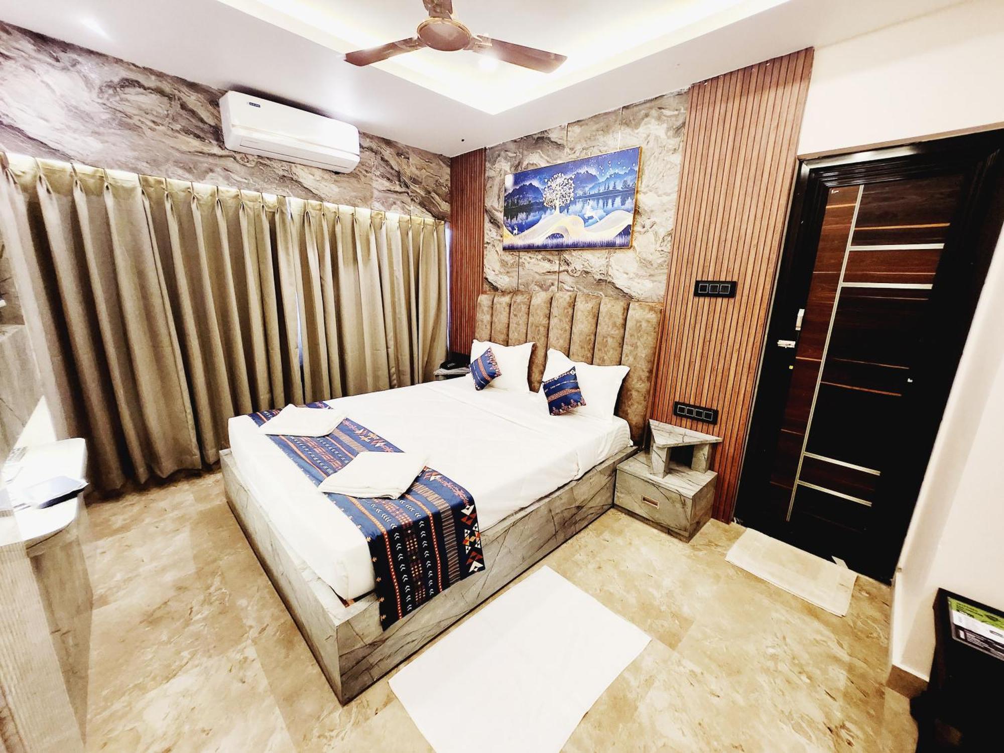 The Greenstar Inn Premium บูบันเนสชวาร์ ภายนอก รูปภาพ