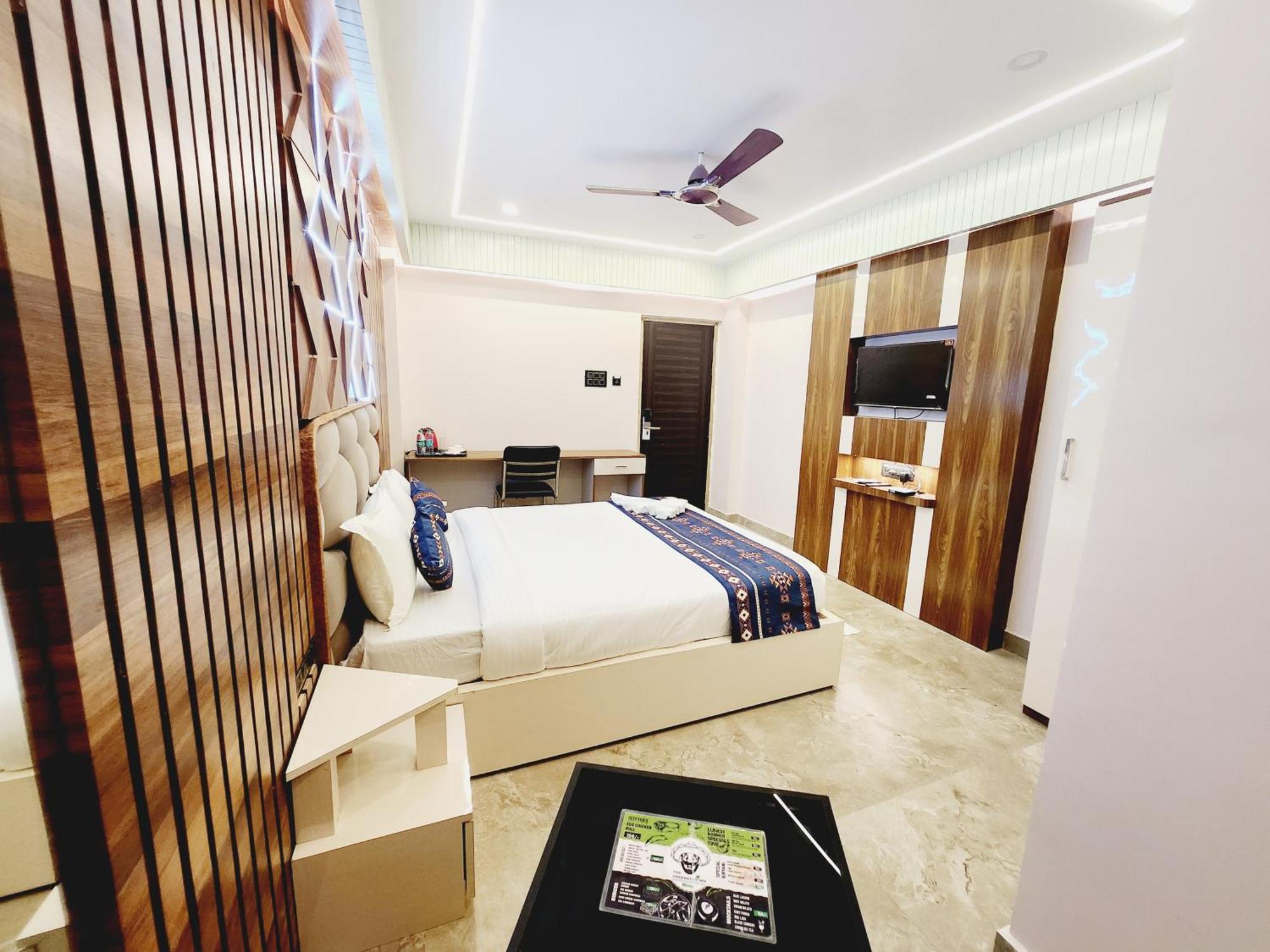The Greenstar Inn Premium บูบันเนสชวาร์ ภายนอก รูปภาพ