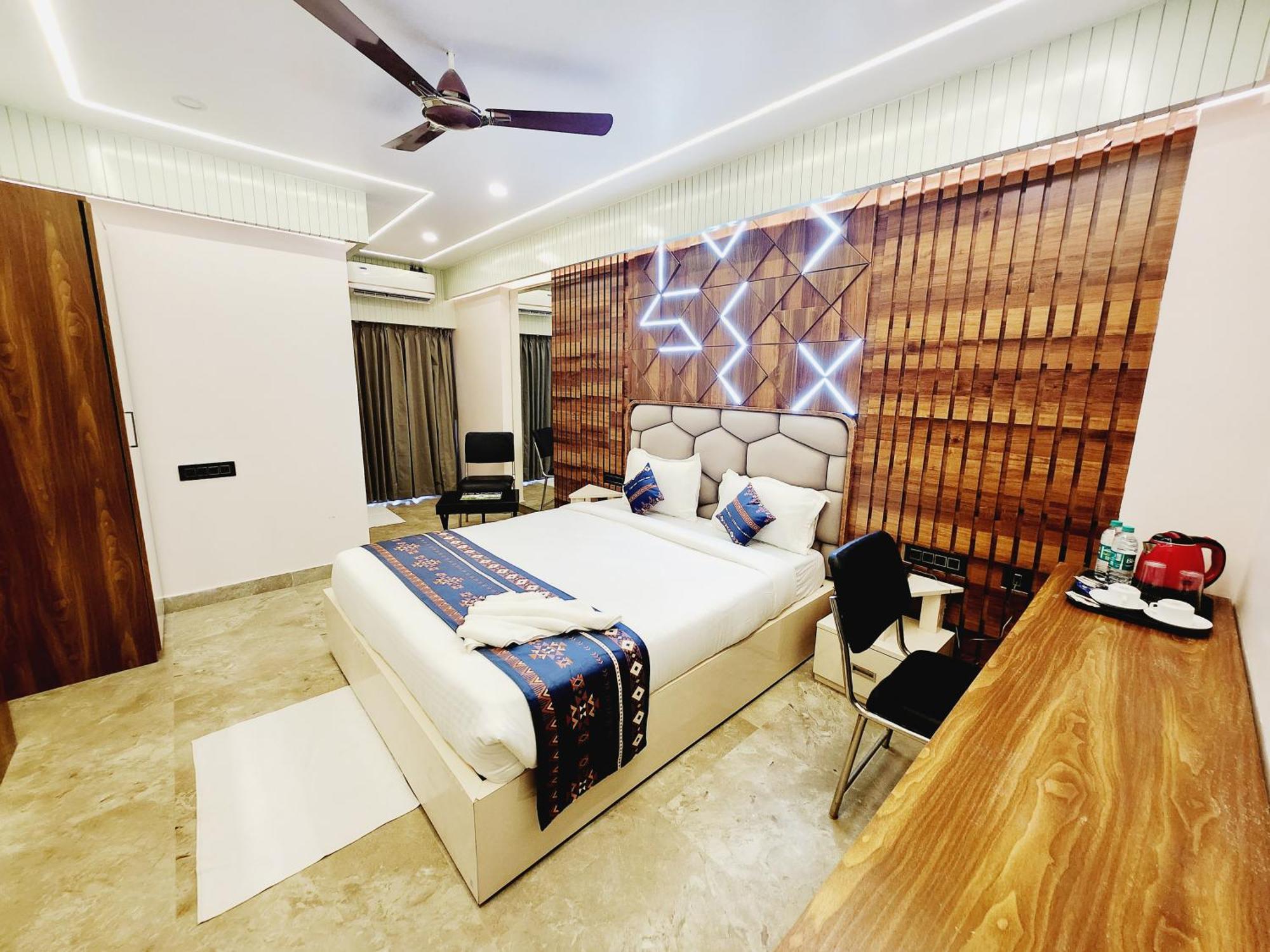 The Greenstar Inn Premium บูบันเนสชวาร์ ภายนอก รูปภาพ