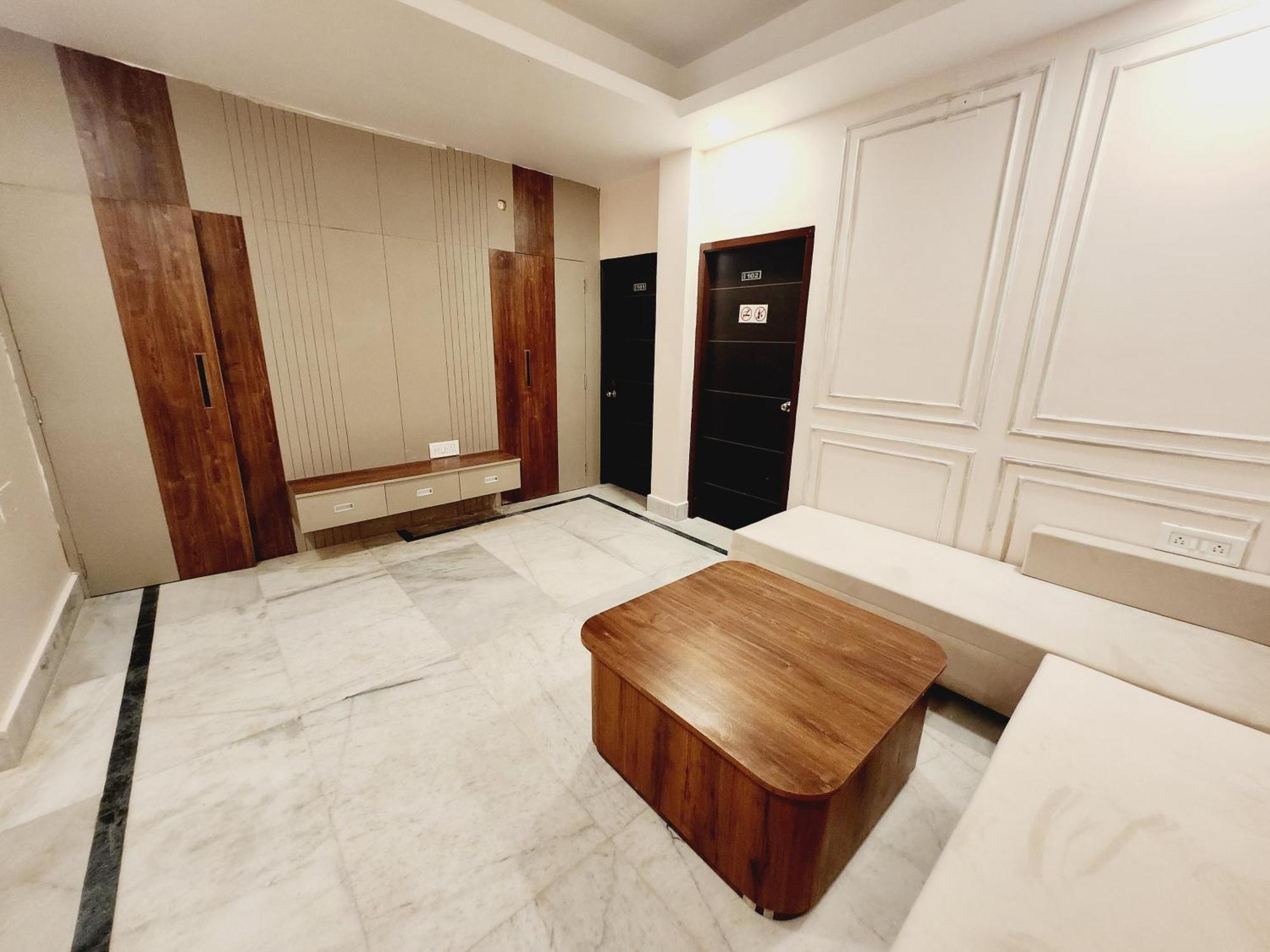 The Greenstar Inn Premium บูบันเนสชวาร์ ภายนอก รูปภาพ