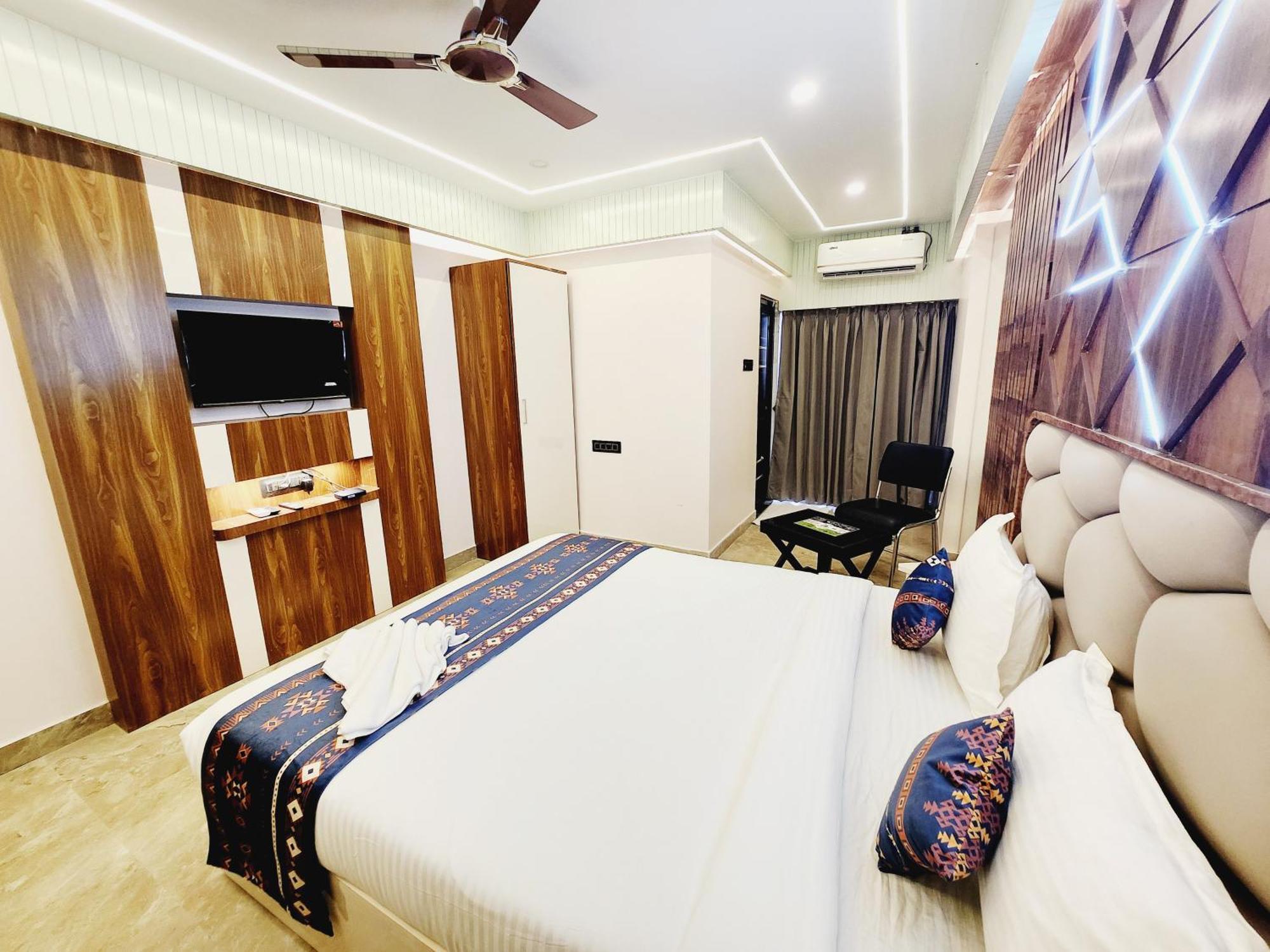 The Greenstar Inn Premium บูบันเนสชวาร์ ภายนอก รูปภาพ