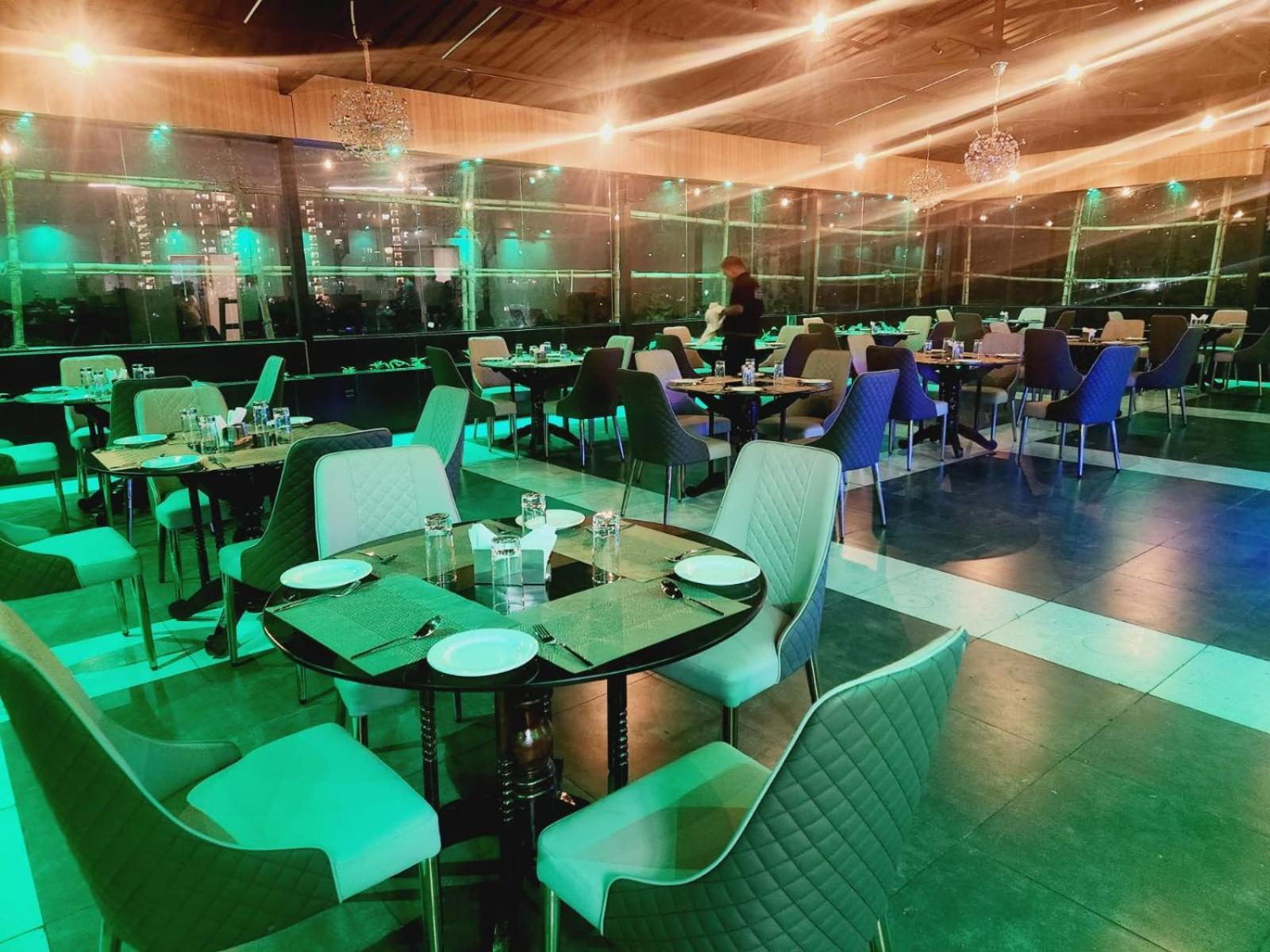 The Greenstar Inn Premium บูบันเนสชวาร์ ภายนอก รูปภาพ