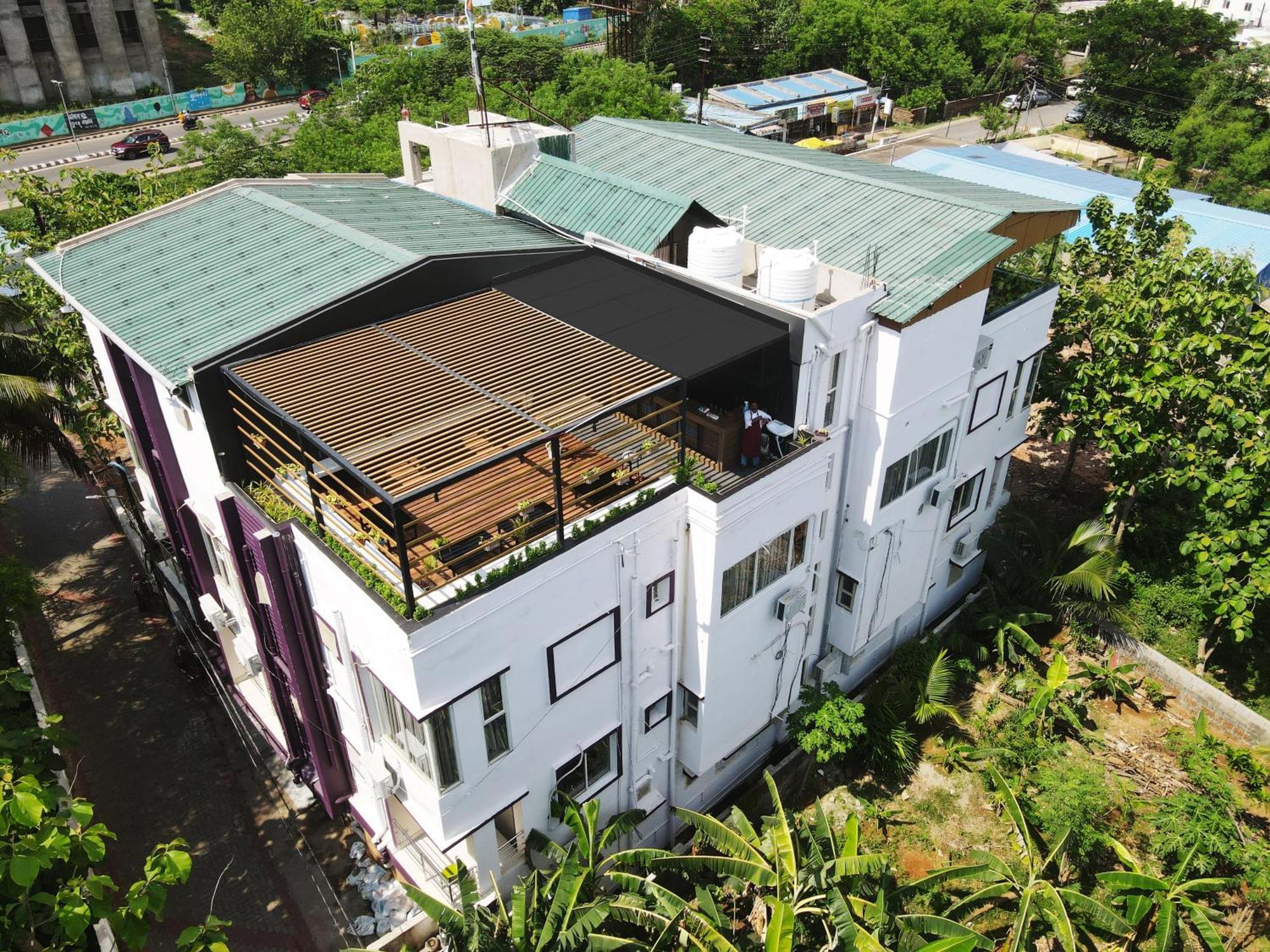 The Greenstar Inn Premium บูบันเนสชวาร์ ภายนอก รูปภาพ
